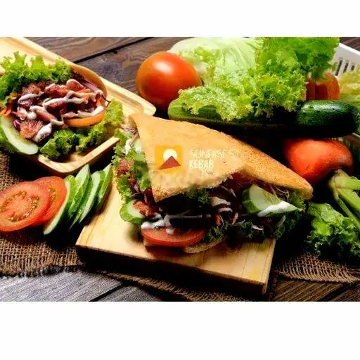 Hình ảnh Combo bánh mì kebab tam giác - hồng trà xoài