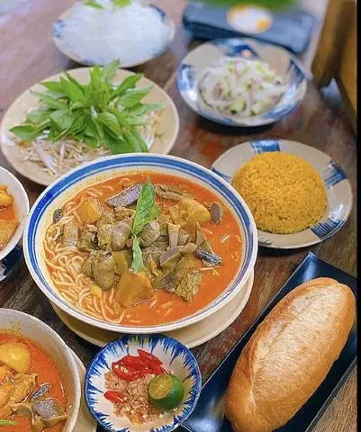 Hình ảnh Cà Ri Lòng Gà  + bánh mì 