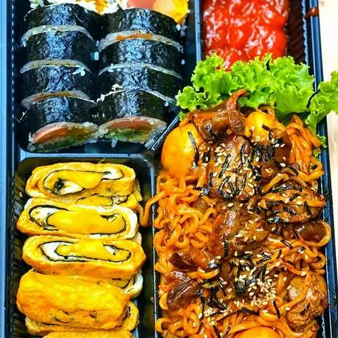 Hình ảnh Set 11 - mì cay lòng gà trứng non - kimbap thường - trứng phô mai