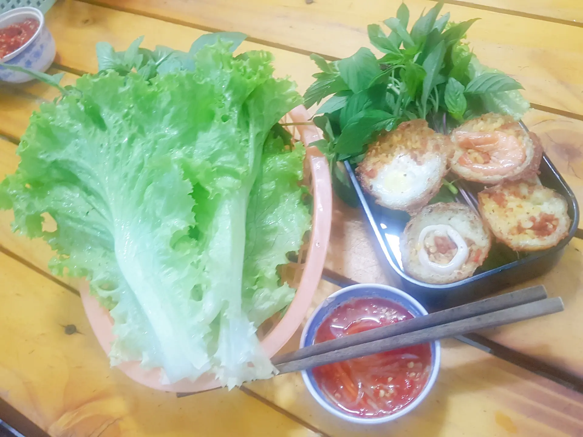 Hình ảnh 4 bánh khọt mực và 4 bánh khọt thịt