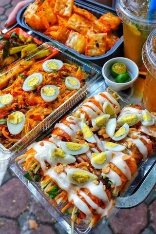 Hình ảnh Bánh tráng cuốn chấm sốt me bơ