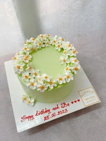 Hình ảnh Bánh kem 12cm hoa nhí