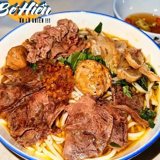 Hình ảnh Bún bò nạm tái gân trong