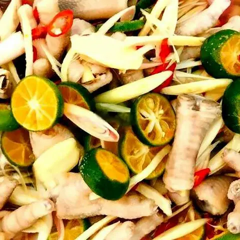 Hình ảnh  chân gà sả tắc phần lớn có xương