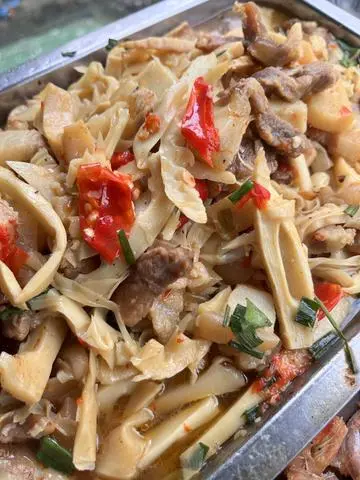 Hình ảnh Cơm Thịt Kho Măng