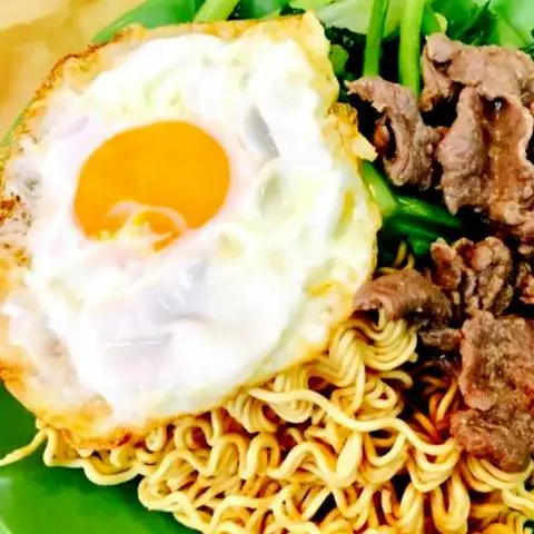 Hình ảnh Mì Xào Bò - Trứng Ốp La