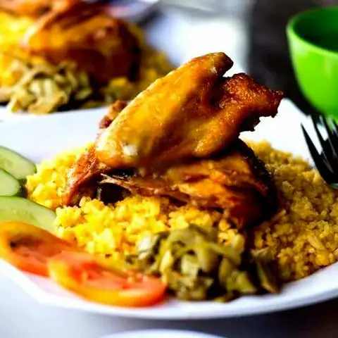 Hình ảnh Cơm gà xối mỡ (gà ta)
