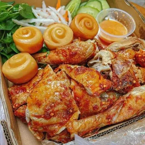Hình ảnh Gà Nướng Lu - Muối Ớt(Kèm 5 bánh bao)