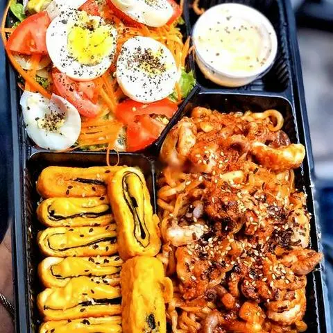 Hình ảnh Set 13 - mì cay bạch tuộc - trứng rong biển - salad trứng