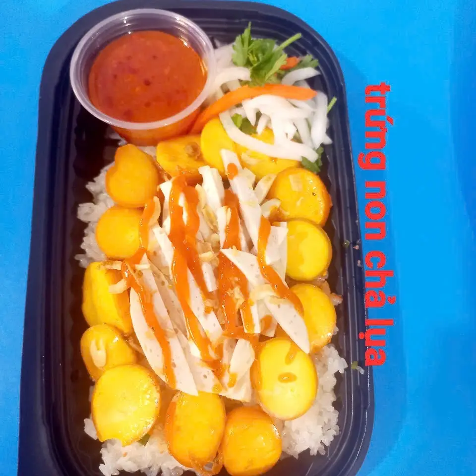 Hình ảnh Xôi trứng non,  chả lụa 