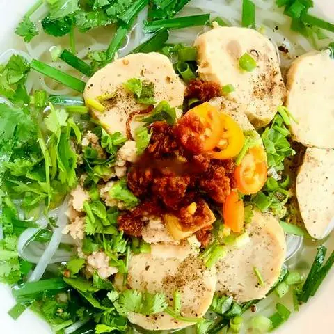 Hình ảnh Hủ tiếu mì gói nước bò viên