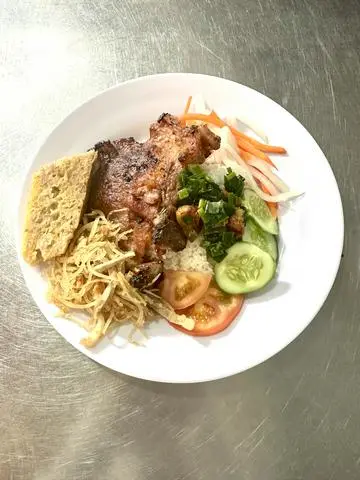 Hình ảnh Cơm Sườn Bì Chả