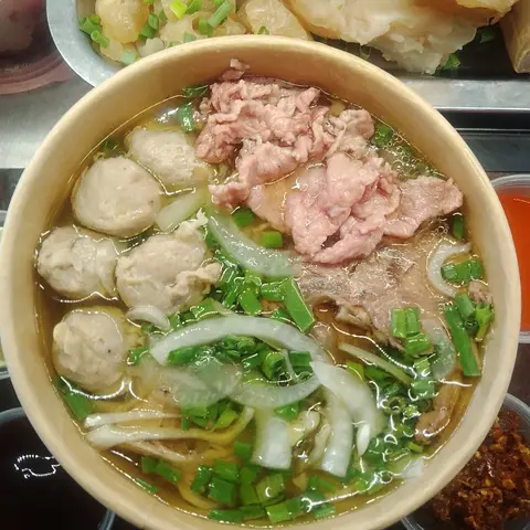 Hình ảnh Phở tái viên