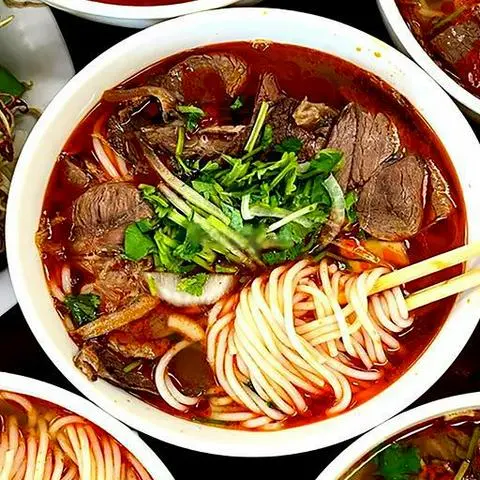 Hình ảnh Bún bò huế tô đặc biệt