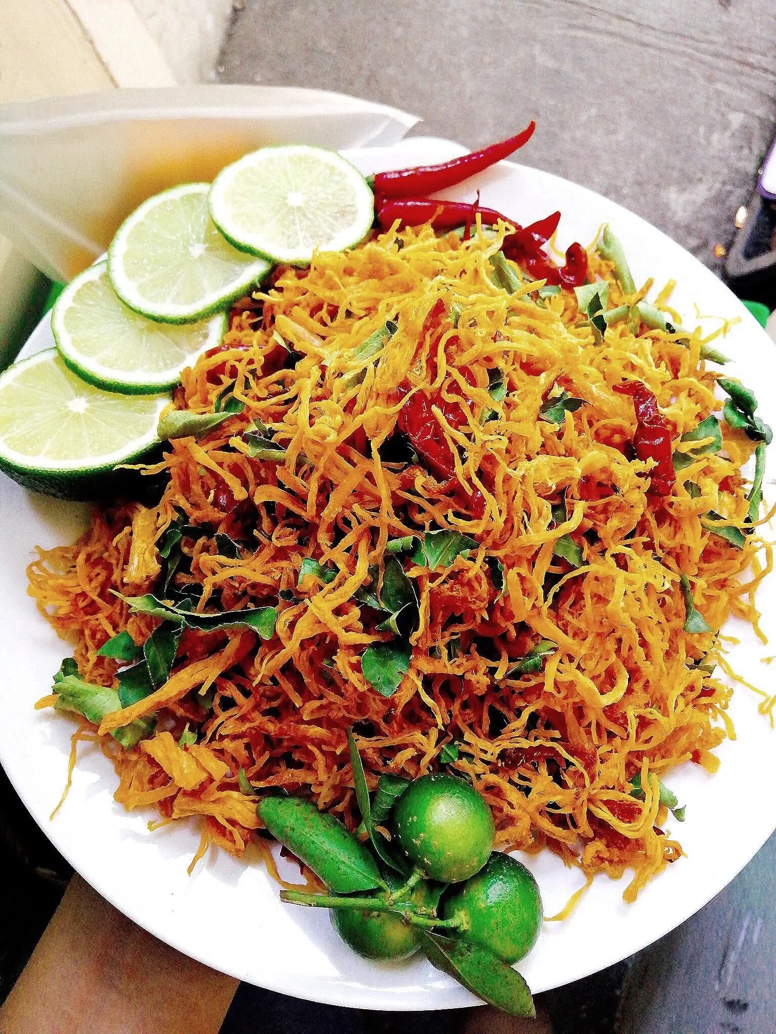 Hình ảnh Khô gà lá chanh 