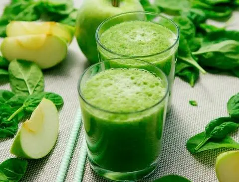 Hình ảnh Sinh tố táo xanh, rau bó xôi