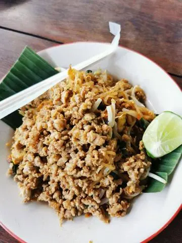 Hình ảnh pad thái thịt heo bàm