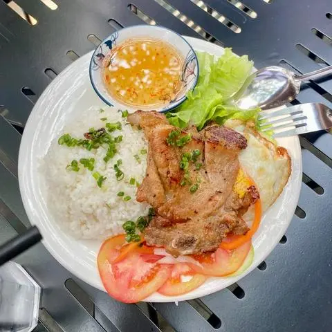 Hình ảnh Cơm tấm sườn ốp la 