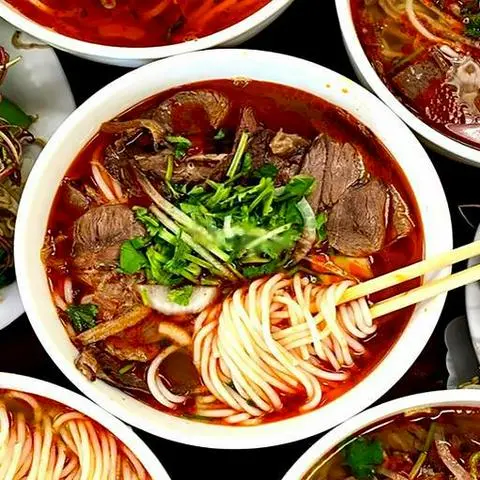 Hình ảnh Bún bò huế nạm chả