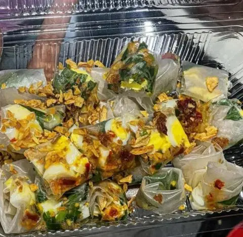 Hình ảnh Bánh tráng cuốn trộn lắc tỏi phi
