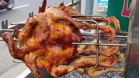 Hình ảnh Gà nướng muối ớt nguyên con