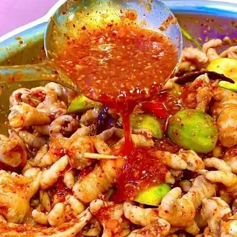 Hình ảnh CHÂN GÀ RÚT XƯƠNG SỐT THÁI size lớn + 1 trà tắc