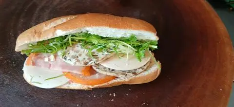 Hình ảnh Bánh mì chả lụa