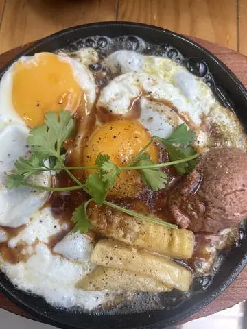 Hình ảnh chảo 2 ốpla pate gan khoai tây
