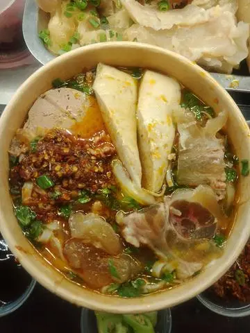 Hình ảnh Bún bò nạm - chả