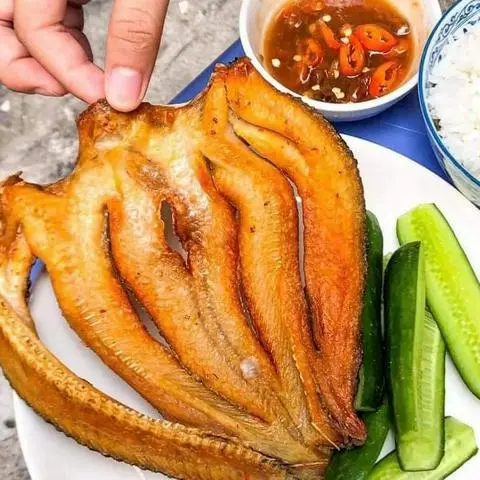 Hình ảnh Cơm khô cá lóc 1 nắng chiên - xoài