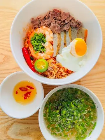 Hình ảnh Mì Trộn Trứng Lòng Đào Tôm