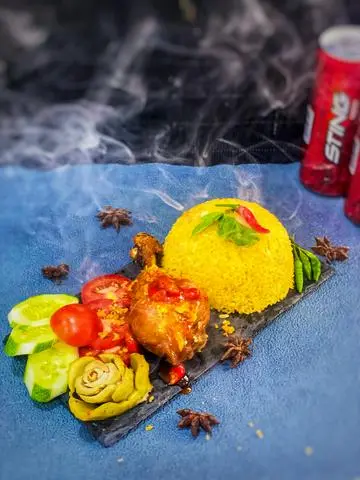 Hình ảnh Cơm Đùi Hoặc Ức Sốt Cay