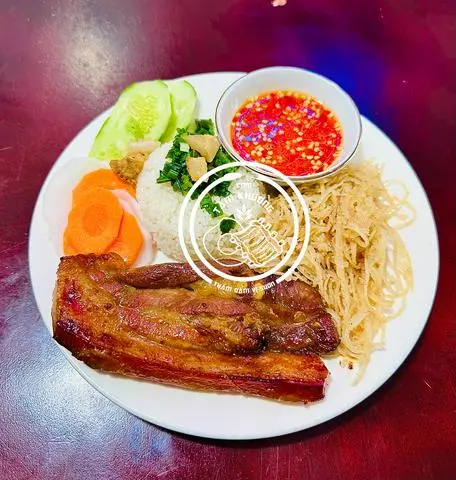 Hình ảnh Cơm tấm ba rọi + bì 