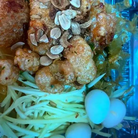 Hình ảnh Bánh tráng long an trộn da heo trứng cút lòng đào