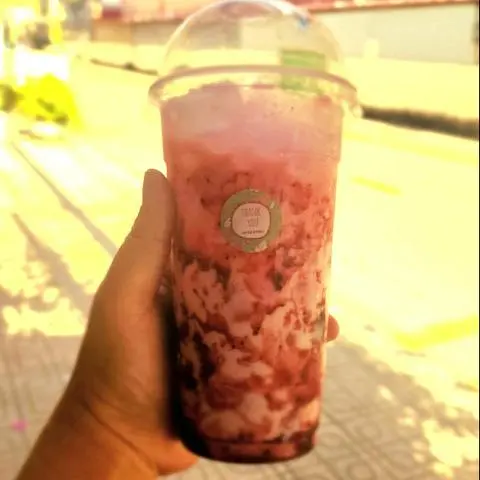 Hình ảnh Latte dâu đỏ béo nồng