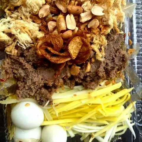 Hình ảnh Bánh tráng long an trộn pate chà bông trứng cút lòng đào