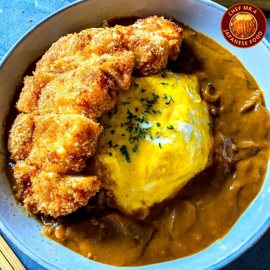 Hình ảnh CƠM CÀ-RI HEO/GÀ CHIÊN XÙ + TRỨNG OMELETTE