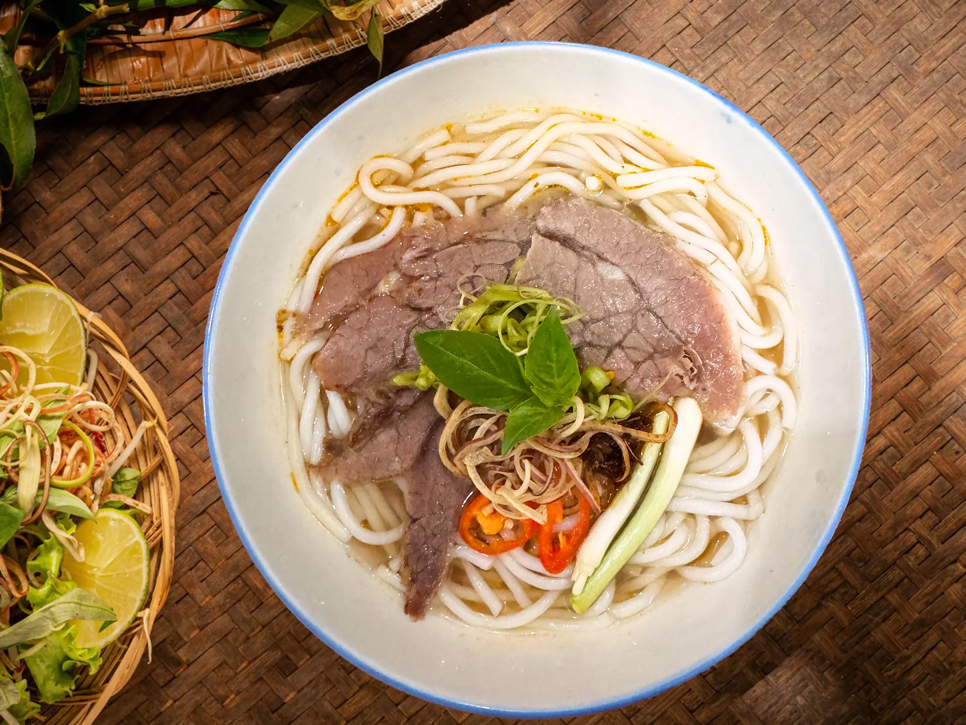 Hình ảnh Bún Bò Tái Nạm Gân