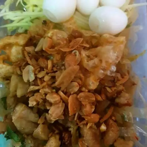 Hình ảnh Bánh tráng long an da heo tóp mỡ trứng cút lòng đào