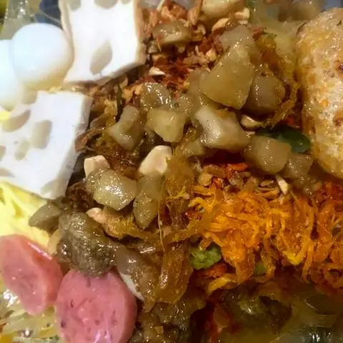 Hình ảnh Bánh tráng long an trộn full topping