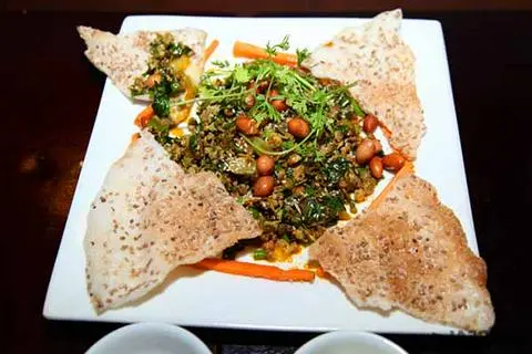 Hình ảnh hến xúc bánh đa