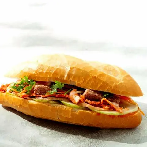 Hình ảnh Bánh mì pate tóp mỡ kẹp thịt nguội