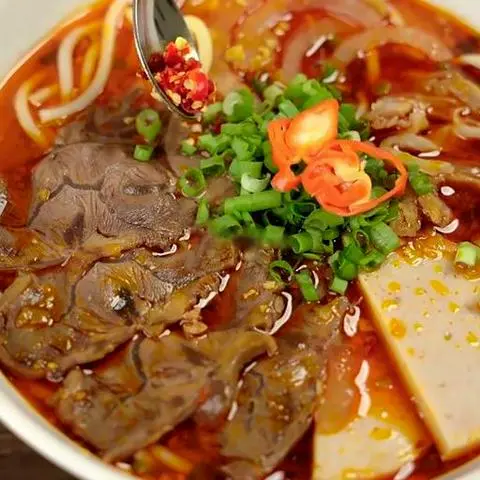 Hình ảnh Bún bò huế tái chả