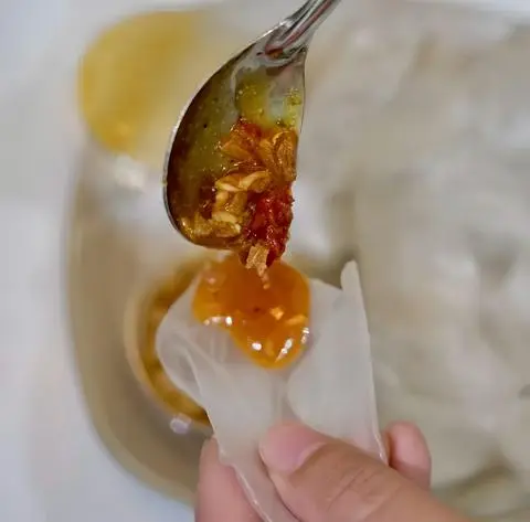 Hình ảnh Bánh tráng chấm sốt