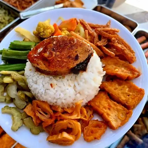Hình ảnh Cơm Chay Thập Cẩm + Cá Thu