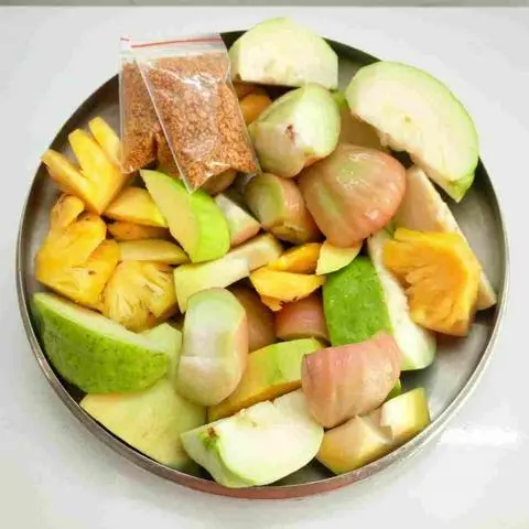 Hình ảnh Thơm + mận 500g + muối tôm