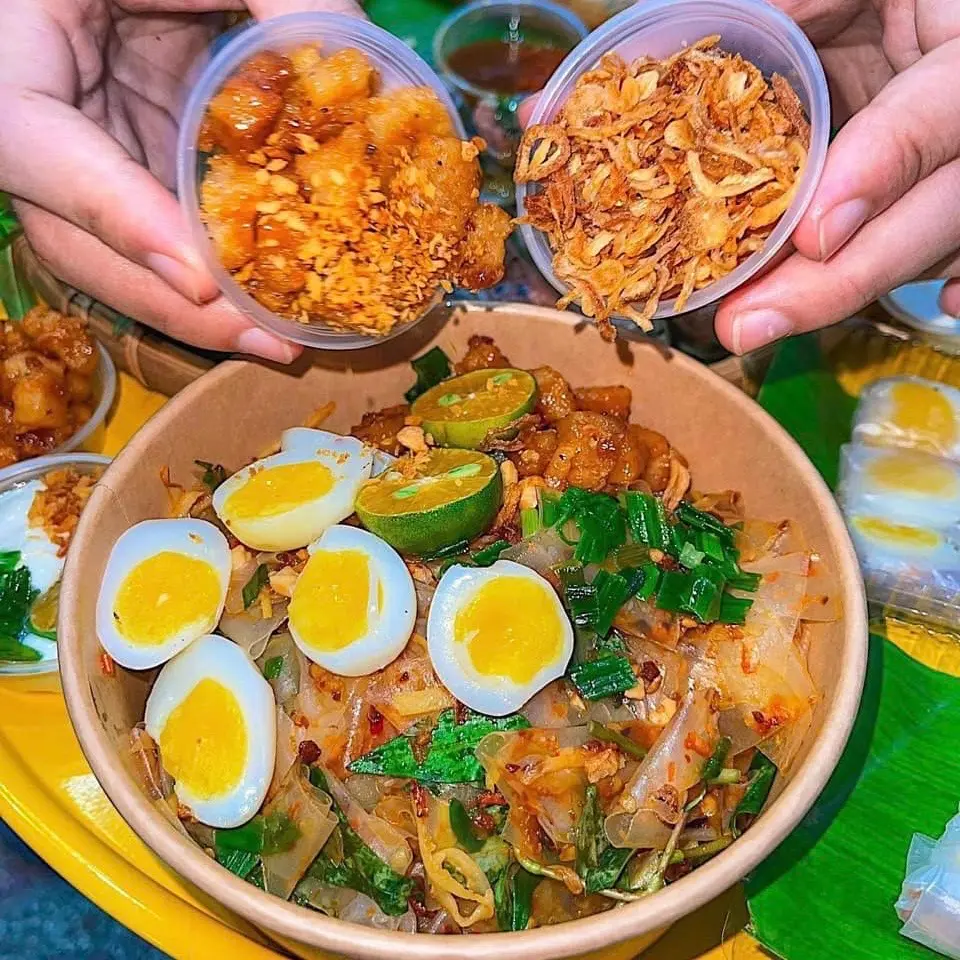 Hình ảnh Thịt Bằm Mắm Ruốc - Bánh Tráng Trộn Tóp Mỡ Cút Lòng Đào (Size <S>) (1-2 Gmier)
