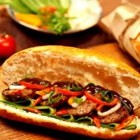Hình ảnh Bánh mì kẹp thịt nướng