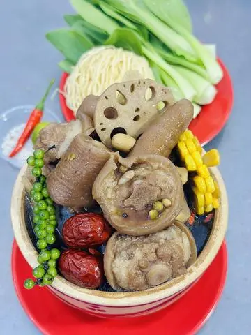 Hình ảnh ĐUÔI HEO TIỀM THUỐC BẮC
