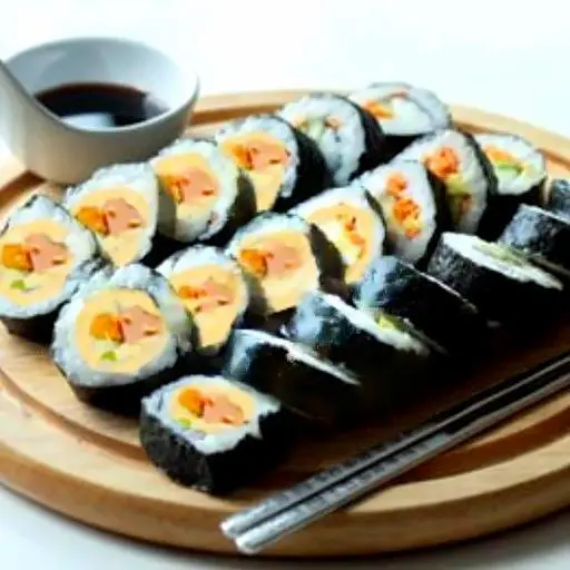 Hình ảnh Kimbap phô mai cheddar trứng xúc xích